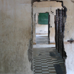 Tuol Sleng, n 1